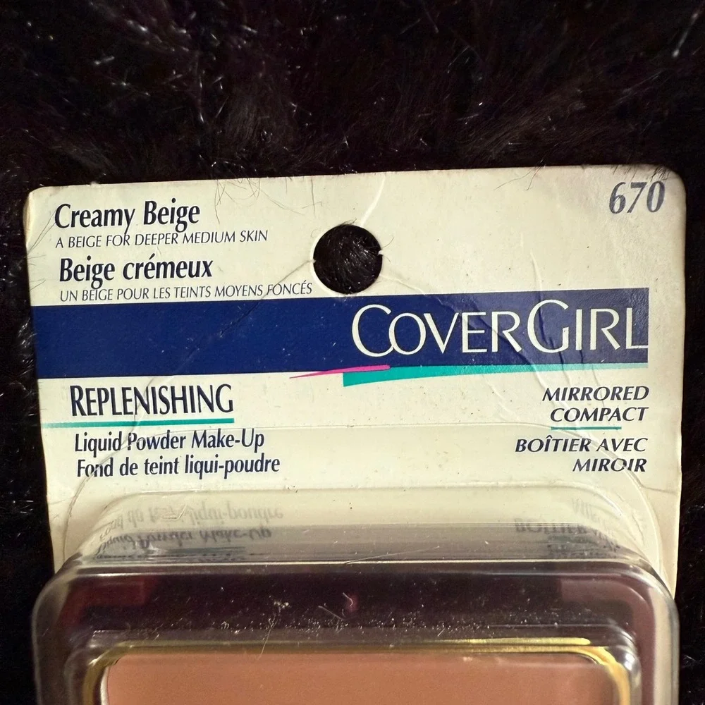 Vtg SEALED CoverGirl Replenishing‎ Liquid Powder MakeUp Compact Creamy Beige 670
